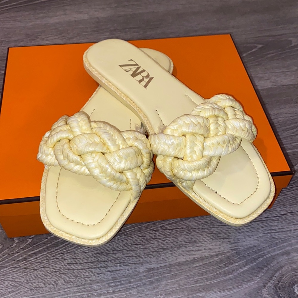 Yellow Zara sandals, woven on top ⚡️SEND BEST OFFER⚡️